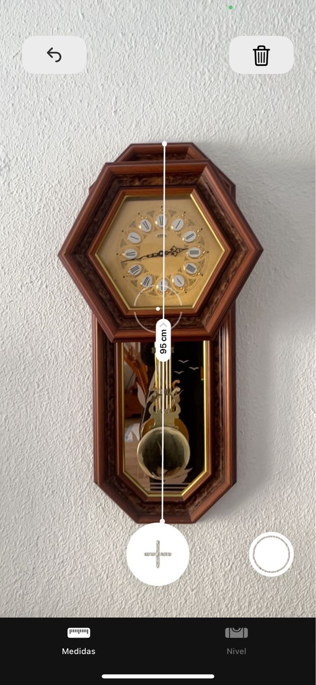 Reloj de pared de madera