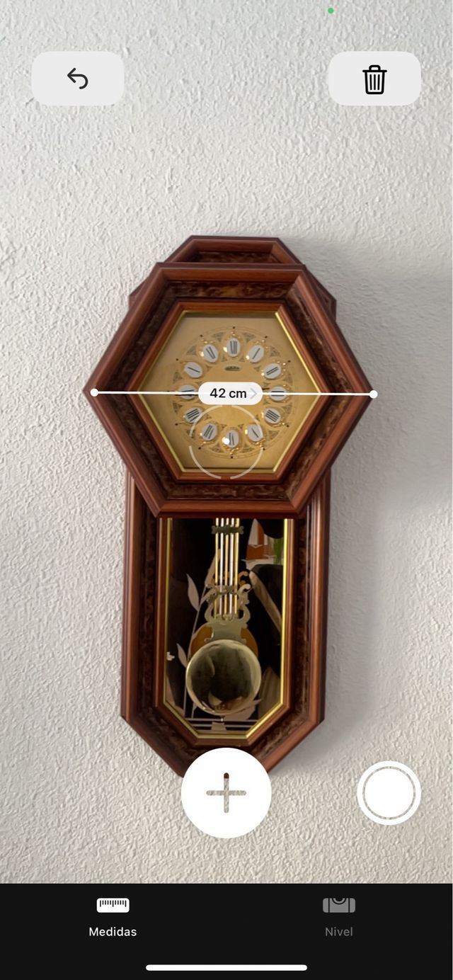 Reloj de pared de madera