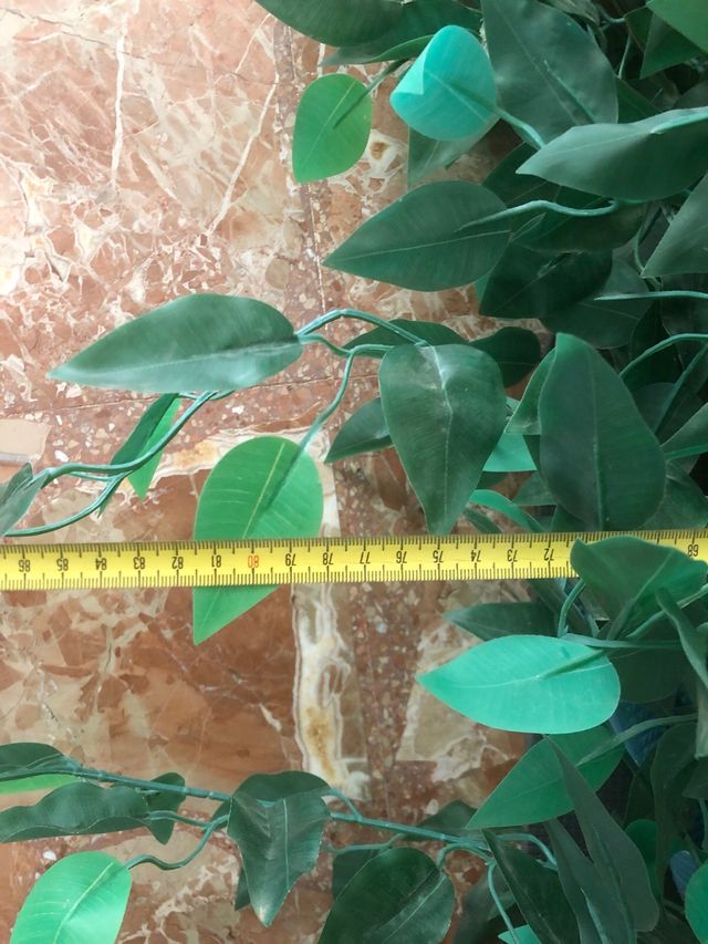 Árbol planta artificial y jarron