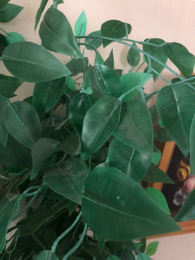 Árbol planta artificial y jarron