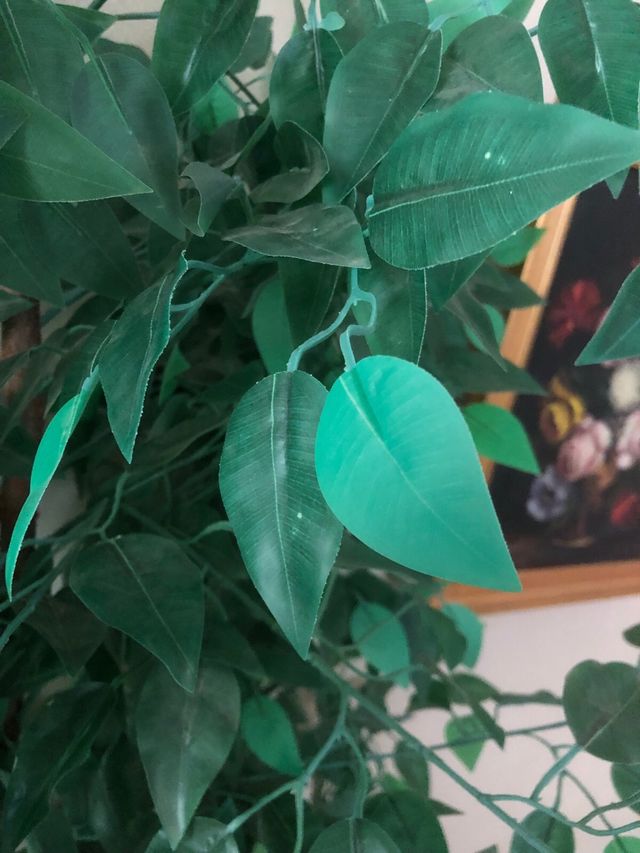 Árbol planta artificial y jarron