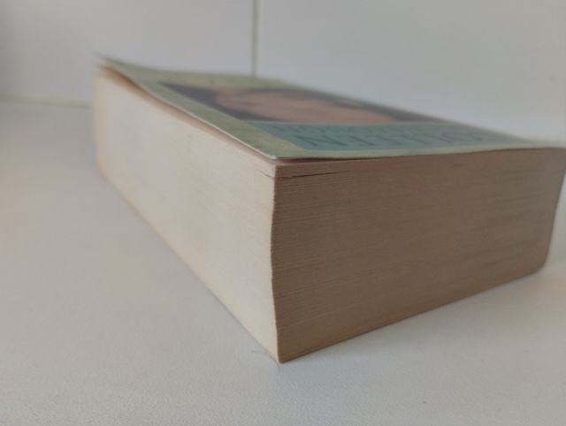 "César".COLLEEN McCULLOUGH