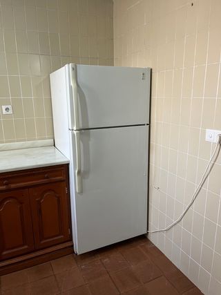 Nevera con congelador General Electric