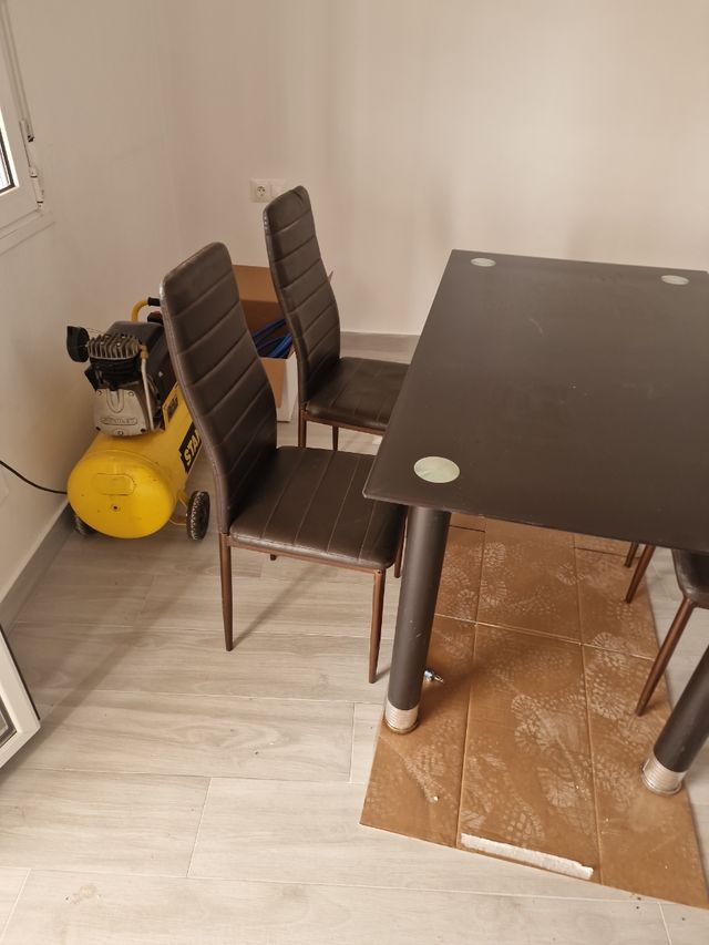 Mesa salón con sillas