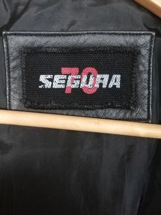 Motera cuero auténtico Segura. XL amplia. Medidas.