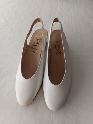 Zapato blanco piel nuevo.