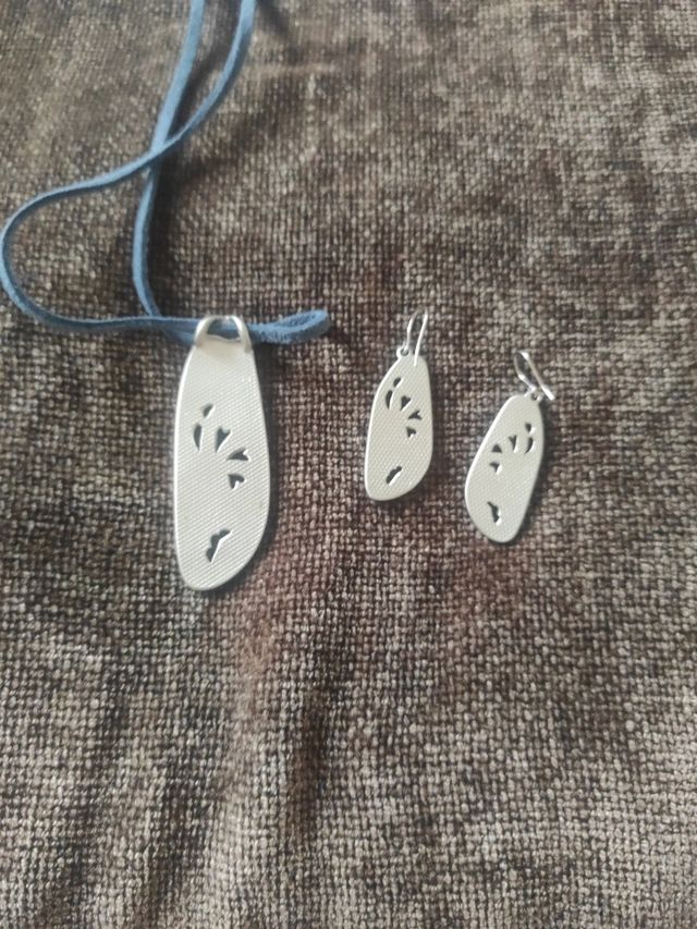 Conjunto colgante y pendientes azul bisuteria