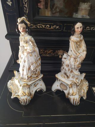 antigua pareja de figuras del Viejo París