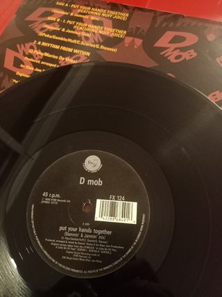 Vinilo maxi D MOB: Put your hands...