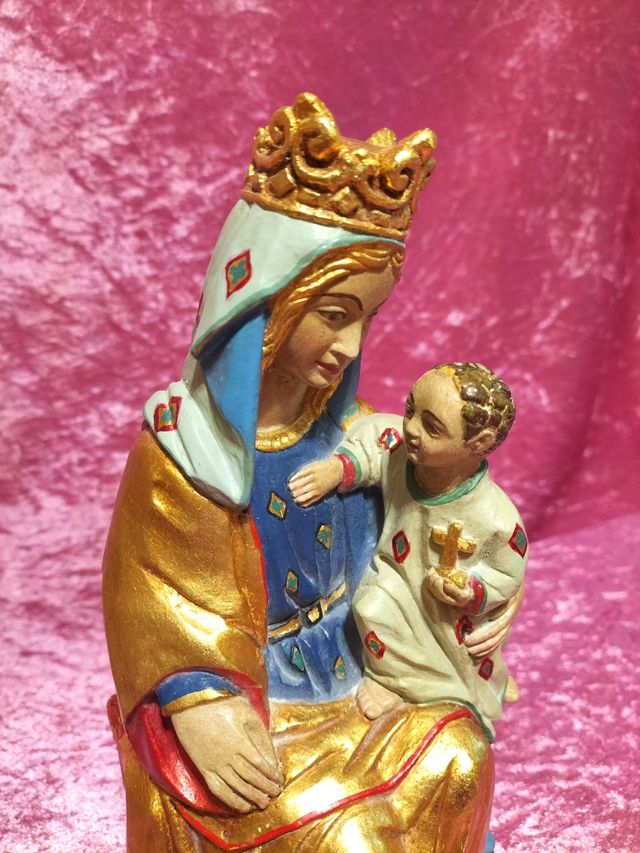 Virgen María, estilo romanico