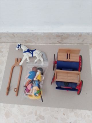 Familia Playmobil y caballo