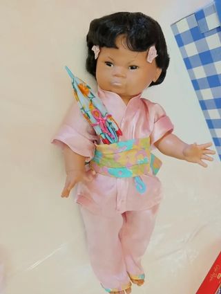 Muñeca Yenkita Icsa con su caja original