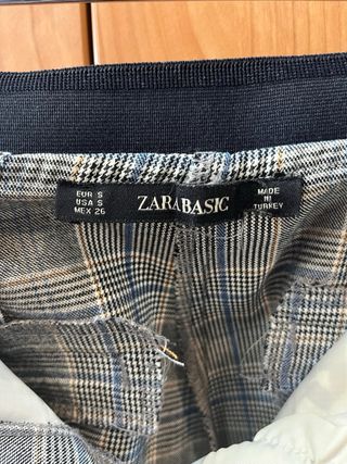Pantalón tobillero Zara
