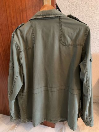 Chaqueta hombre estilo militar