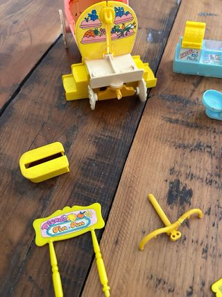 Carroza y fruteria pin y pon