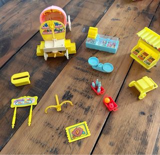 Carroza y fruteria pin y pon