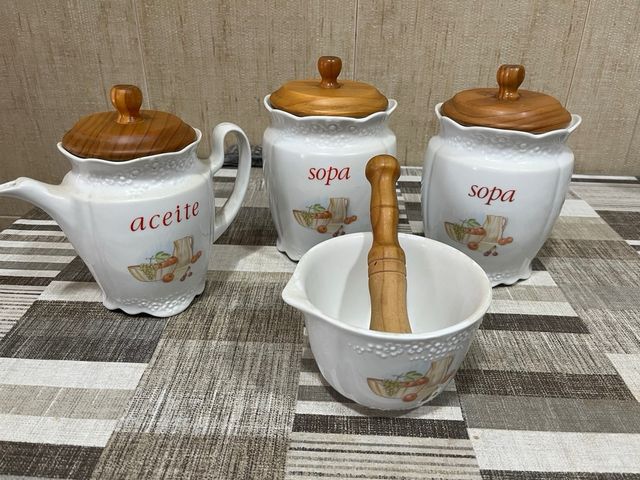 Juego de botes cocina porcelana y madera.