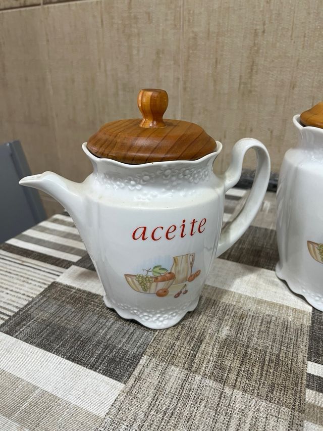 Juego de botes cocina porcelana y madera.