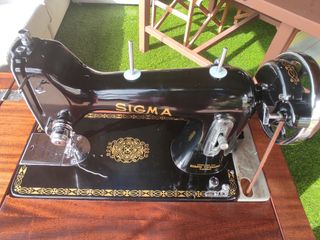 Maquina de coser con mueble