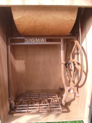 Maquina de coser con mueble