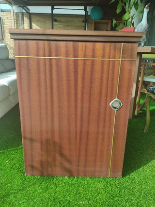 Maquina de coser con mueble