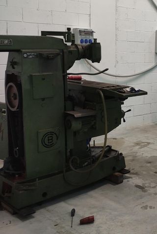 FRESADORA CORREA F2UA