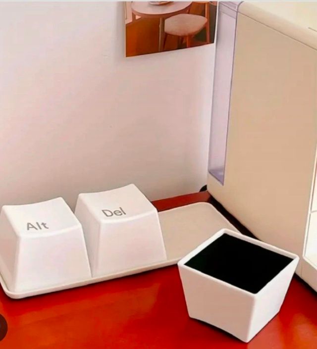 3 tazze tasti computer, PC tastiera con vassoio