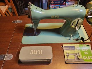 Maquina de coser ALFA