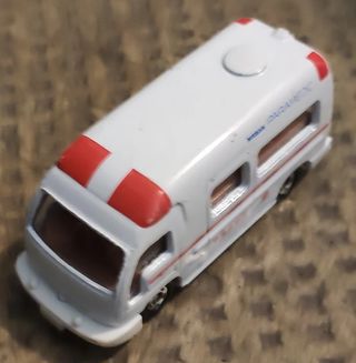 Ambulanza Autombulanza Nissan Paramedic Marca TOMY