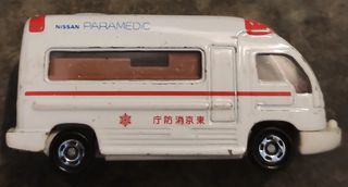 Ambulanza Autombulanza Nissan Paramedic Marca TOMY