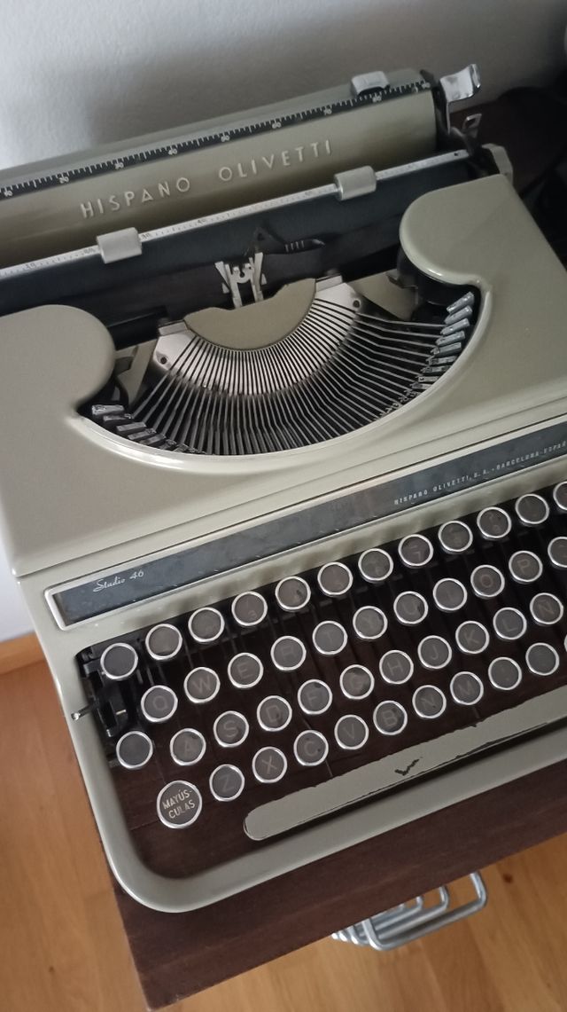 Máquina de escribir Hispano Olivetti