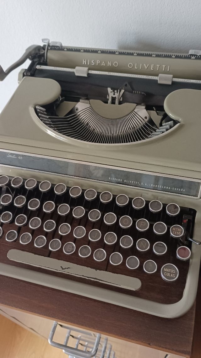 Máquina de escribir Hispano Olivetti