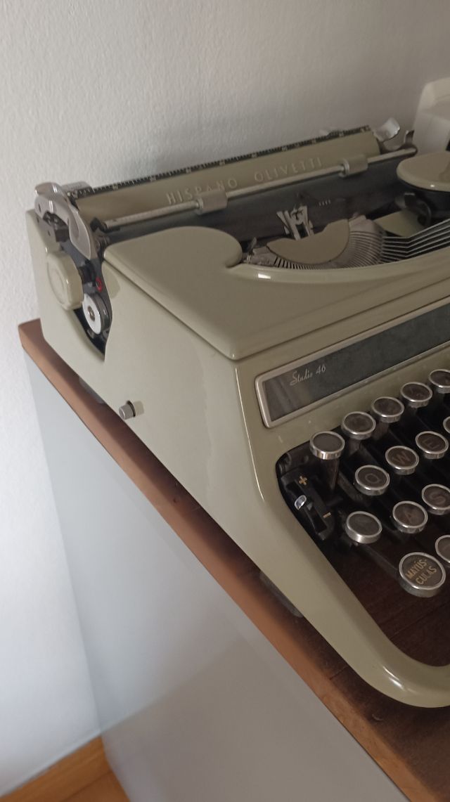 Máquina de escribir Hispano Olivetti