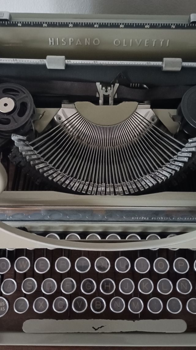 Máquina de escribir Hispano Olivetti