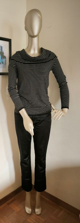 Jersey negro con rayas blancas 