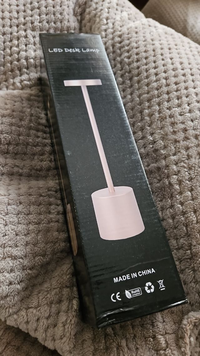 Lampara de mesa elegante con 3 tonos