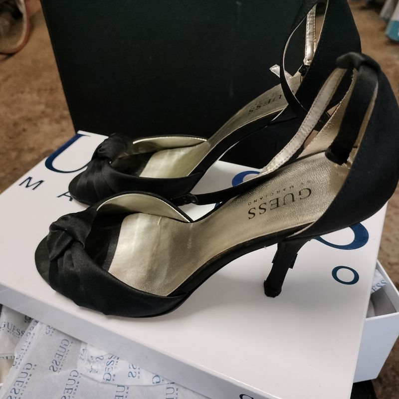 Sandali Guess Marciano tg 37 second hand for 25 EUR in Pavia in