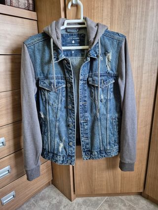 Chaqueta vaquera con capucha