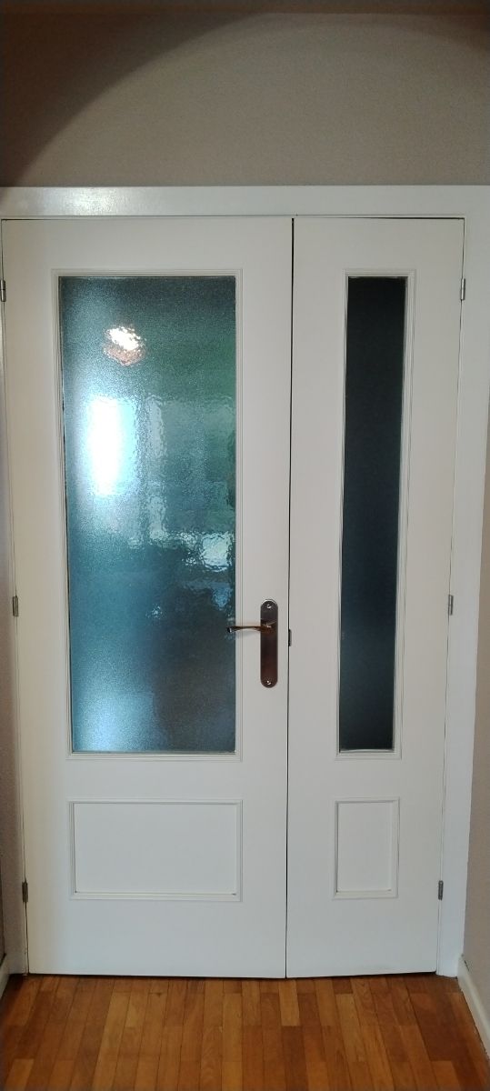 Puerta doble acristalada de salón lacada