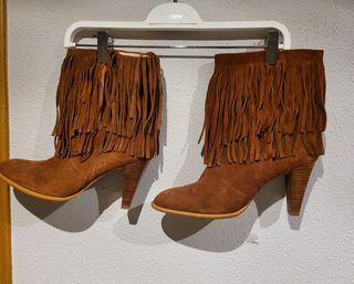 Botines de ante con flecos