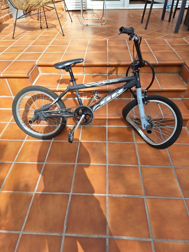 Bmx BH Shark de segunda mano por 30 EUR en Tres Cantos en WALLAPOP