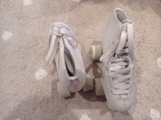 Se venden patines de 4 ruedas
