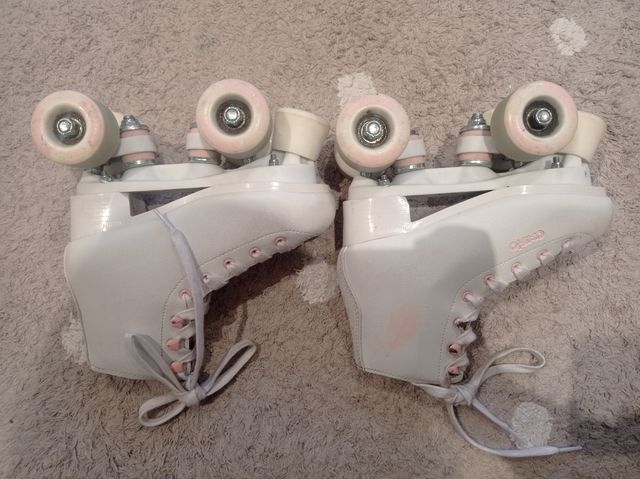 Se venden patines de 4 ruedas