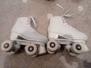 Se venden patines de 4 ruedas