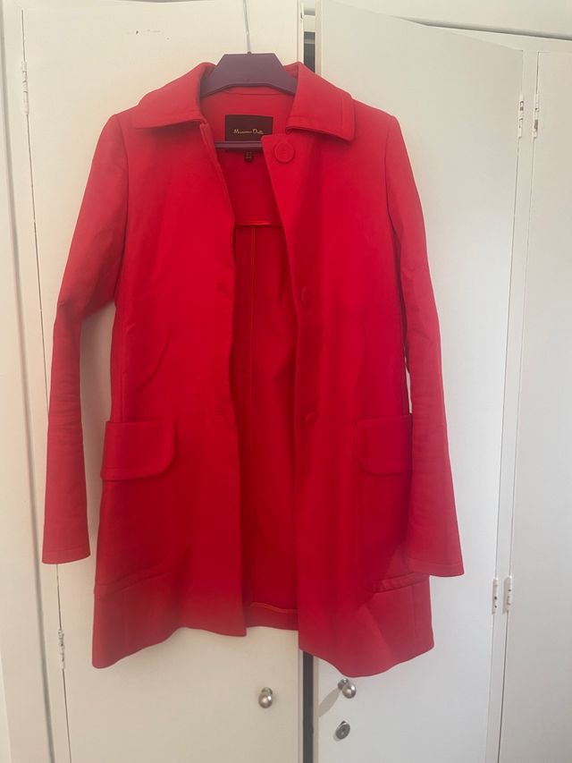 Gabardina roja Massimo Dutti