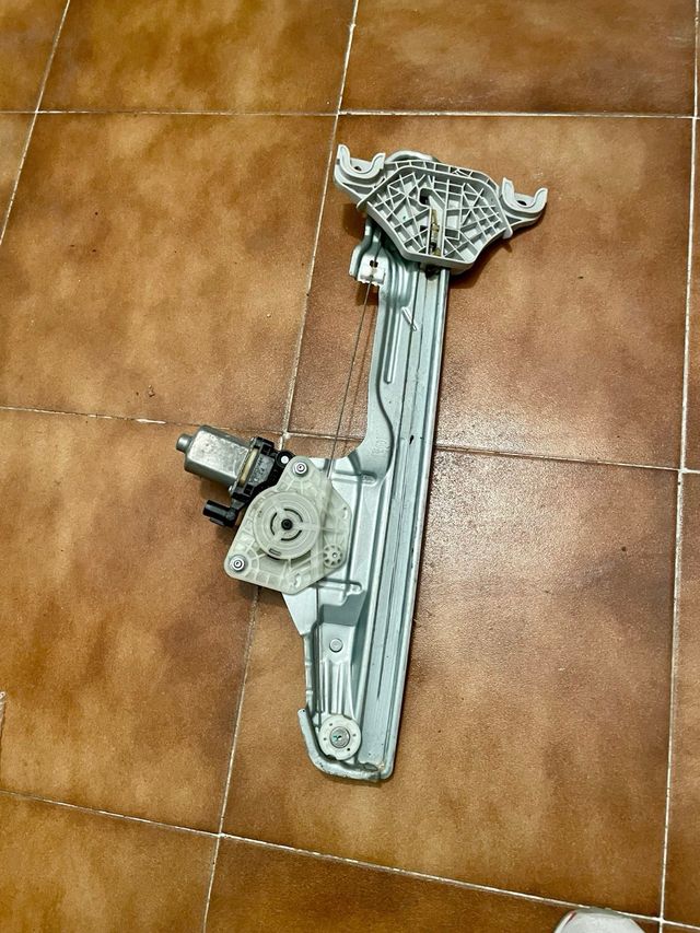 Elevalunas delantero derecho Hyundai Kona