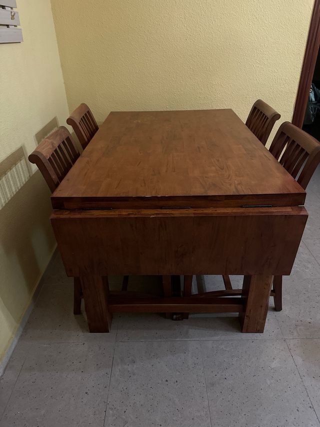 Conjuento de mesa y sillas