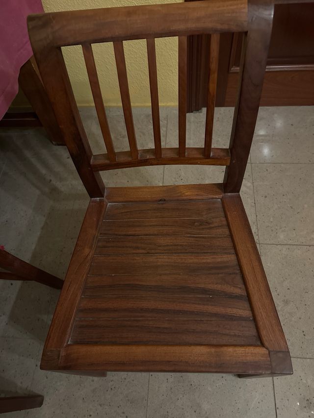 Conjuento de mesa y sillas