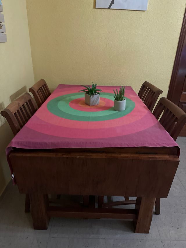 Conjuento de mesa y sillas
