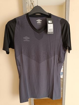 Camiseta térmica Umbro negra